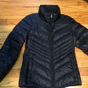 XS black down jacket
